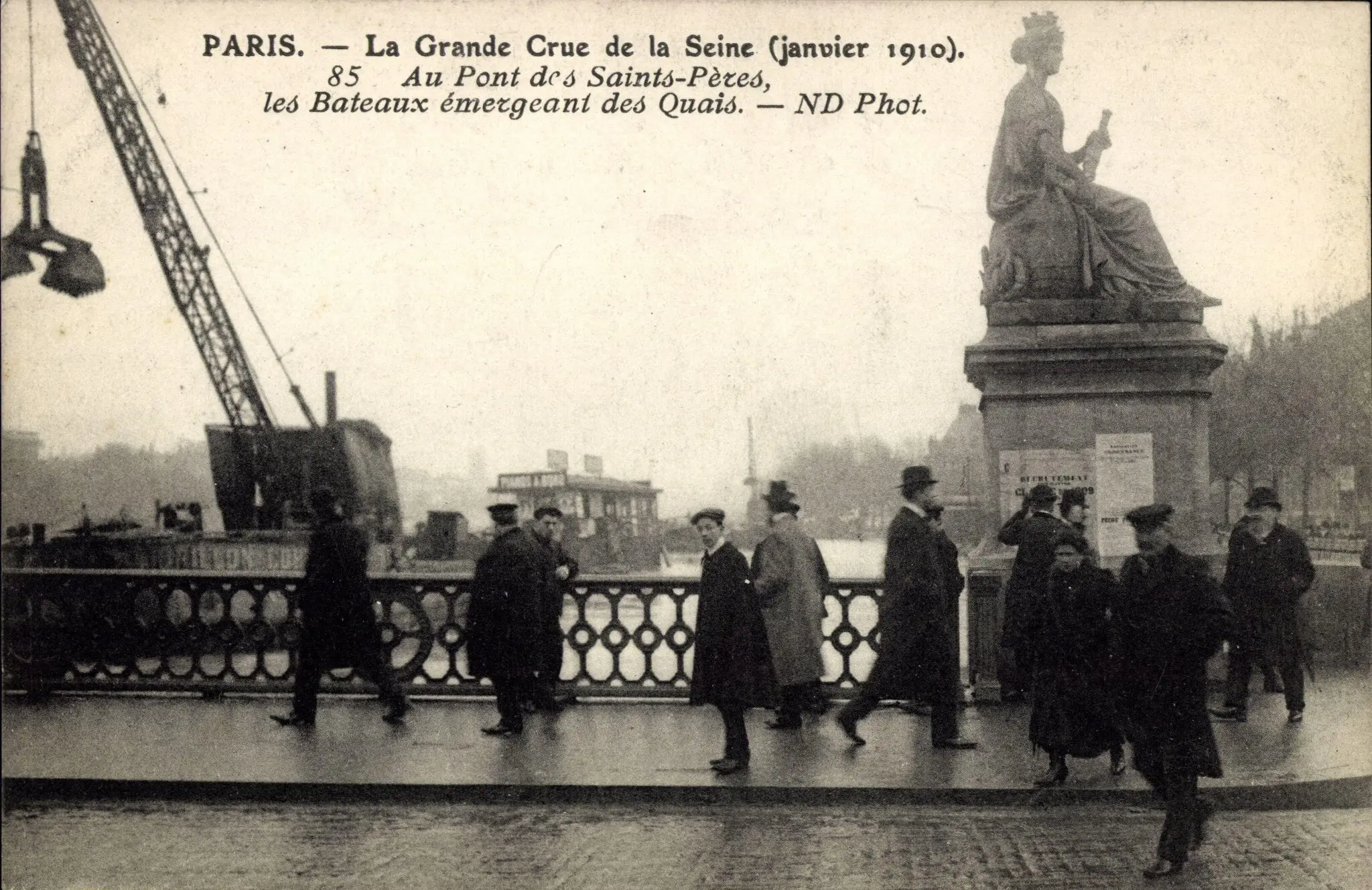 Пон-де-Сен-Пер, міст, спочатку розташований біля мосту Пон-дю-Карузель, 1910 рік.